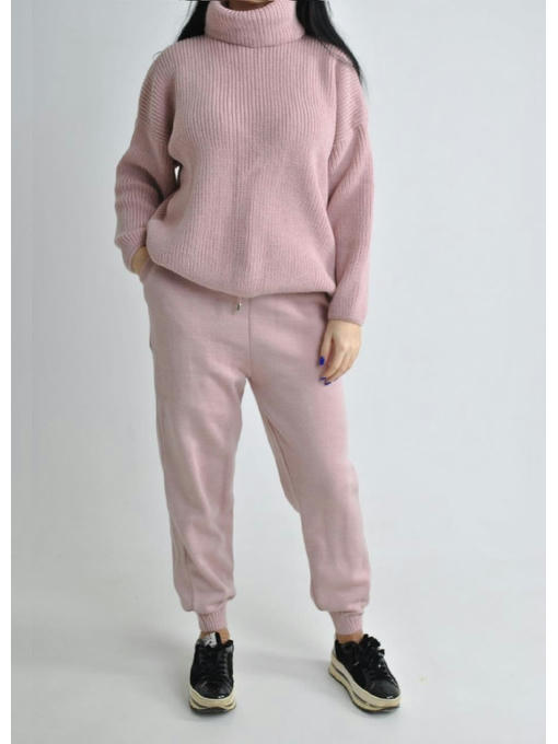 Женский стильный вязанный костюм в цвете пудра — изображение 5