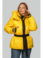 Желтая модная куртка в молодежном стиле с трикотажными манжетами