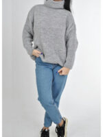 Женский теплый свитер с высоким горлом серого цвета