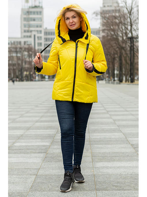 Желтая демисезонная женская куртка с контрастной отделкой — изображение 10