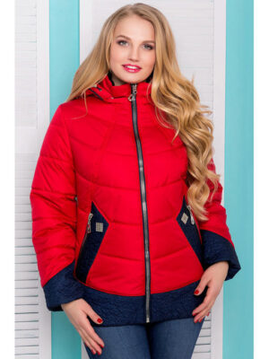 Демисезонная красная куртка с отстегивающимся капюшоном