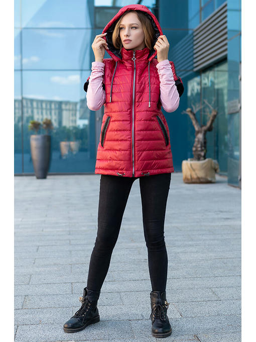 Жилетка женская стеганная красного цвета — изображение 5