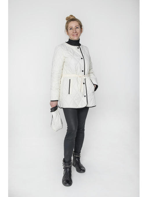 Демисезонная женская куртка с капюшоном в цвете ваниль — изображение 4