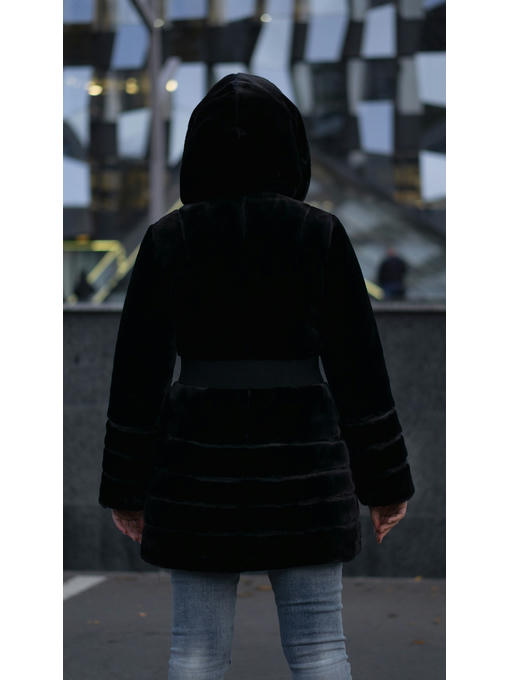 Черная эко-шуба c поясом на молнии — изображение 3