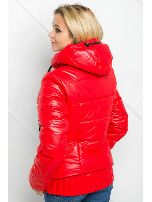 Короткая красная демисезонная куртка — изображение 3