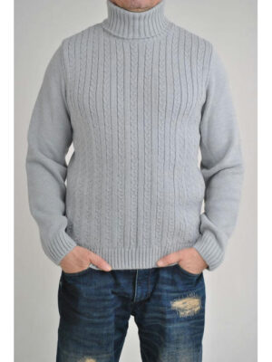 Зимний мужской свитер с косами серый