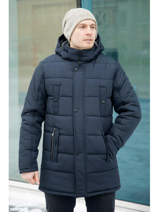 Мужская темно-синяя зимняя куртка с серой отделкой эко-мехом воротника и капюшоном — изображение 4