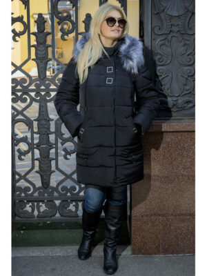 Женская удлиненная зимняя куртка черного цвета