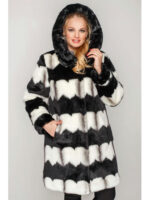 Шуба под норку полосатыми зигзагами черно-белая с капюшоном