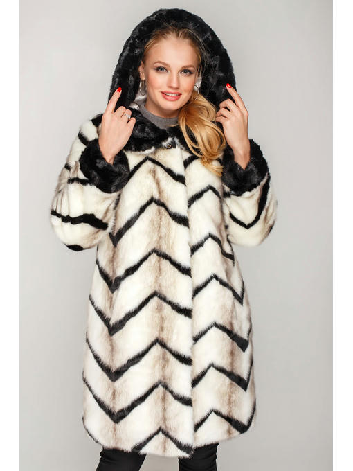 Длинная шуба молочного цвета под норку