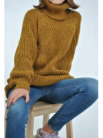 Удлиненный женский свитер крупной вязки горчичного цвета