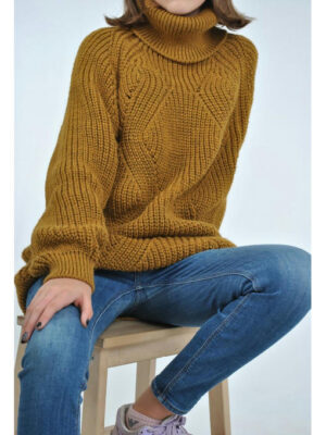 Удлиненный женский свитер крупной вязки горчичного цвета