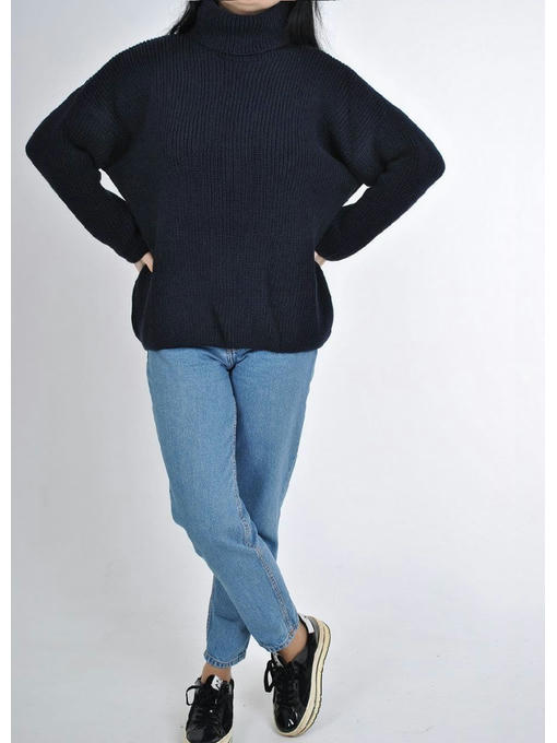 Женский теплый свитер с высоким горлом темно-синий — изображение 3