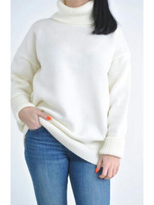 Женский зимний свитер оверсайз белый