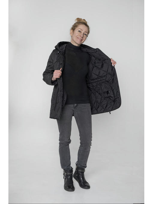 Демисезонная женская куртка с капюшоном черная — изображение 6
