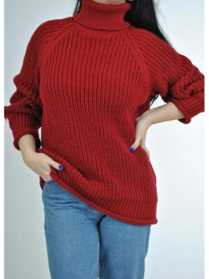 Удлиненный женский свитер крупной вязки с рукавом реглан красного цвета