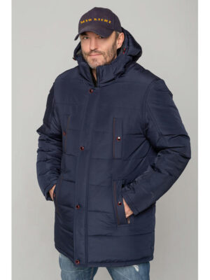 Практичная мужская зимняя куртка темно-синего цвета