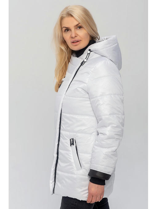 Демисезонная женская куртка с поясом белая больших размеров — изображение 4