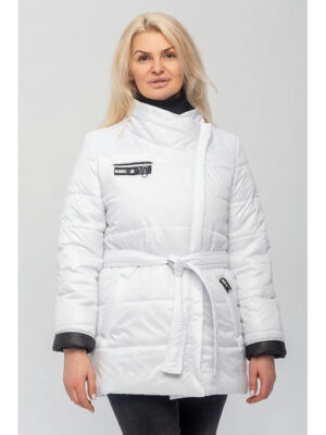 Демисезонная женская куртка с поясом белая больших размеров