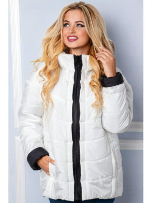 Белая женская куртка модного пошива демисезон