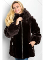 Коричня шуба из искусственного мутона с поясом и капюшоном