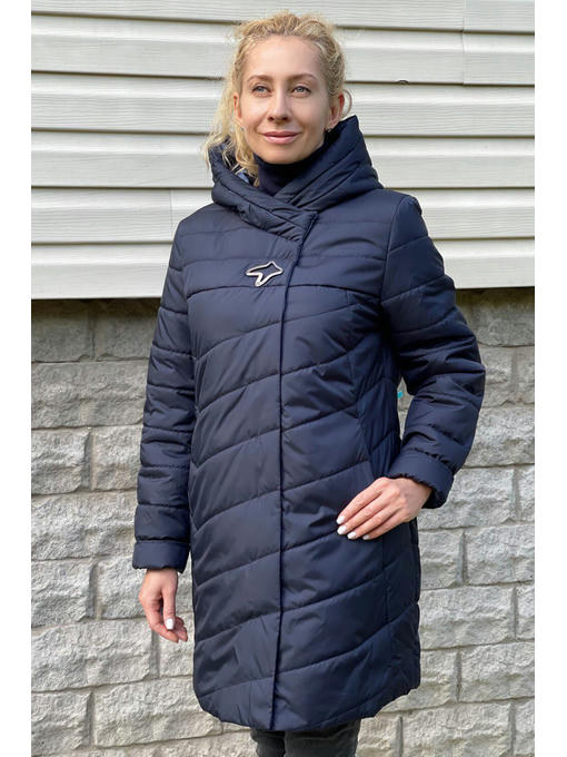 Демисезонная женская куртка темно-синего цвета — изображение 2