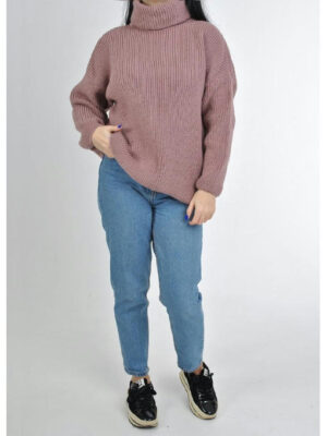 Женский теплый свитер с высоким горлом розовый
