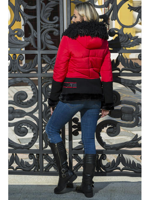 Зимняя женская комбинированная куртка красного цвета с мехом — изображение 3