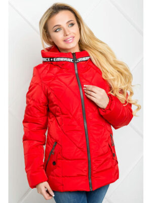 Красная демисезонная куртка из плащевки