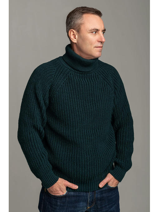 Шерстяной мужской свитер с высоким горлом зеленого цвета