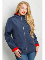 Темно-синяя недлинная ветровка с красными манжетами