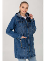 Демисезонная женская джинсовая куртка-ветровка на молнии с накладными карманами