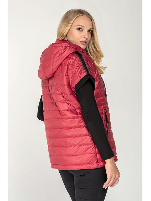 Жилетка женская стеганная красного цвета — изображение 3