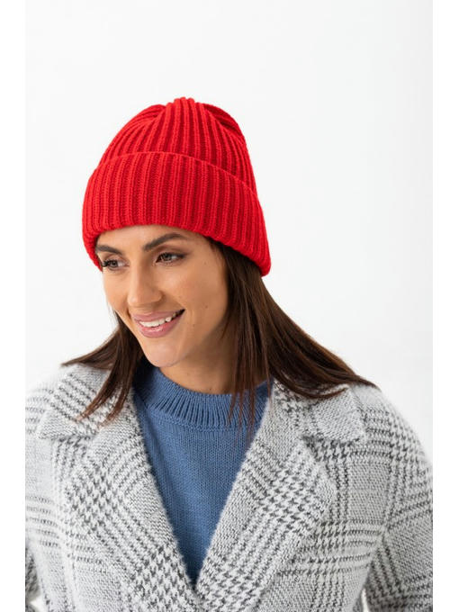 Стильная вязаная женская шапка красная — изображение 2