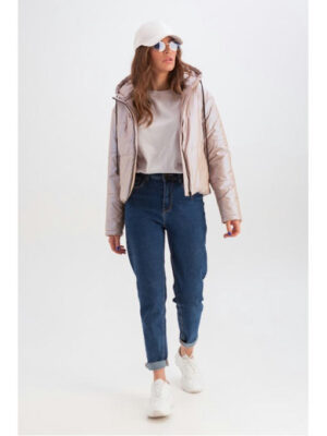Короткая куртка с капюшоном бежевая