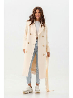 Двубортное пальто молоко
