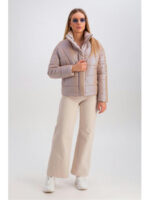 Дутая куртка с воротником-стойкой бежевая