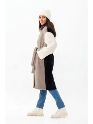 Дизайнерское пальто из экоальпаки капучино-белый-черный