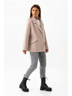 Короткое пальто в стиле оверсайз бежевое