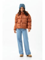 Короткая куртка коричневая