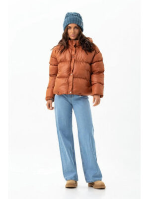 Короткая куртка коричневая