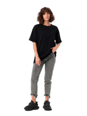 Базовая оверсайз футболка черная