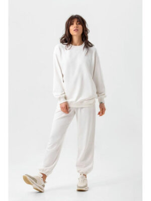 Стильный однотонный свитшот молоко