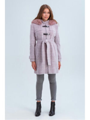 Зимнее пальто в клетку с мехом марсала