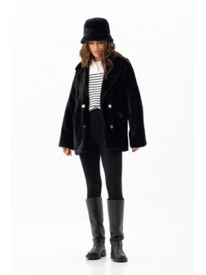 Короткое пальто в стиле оверсайз черное