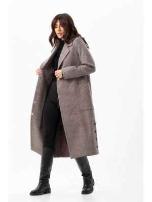 Утепленное пальто в клетку коричневое