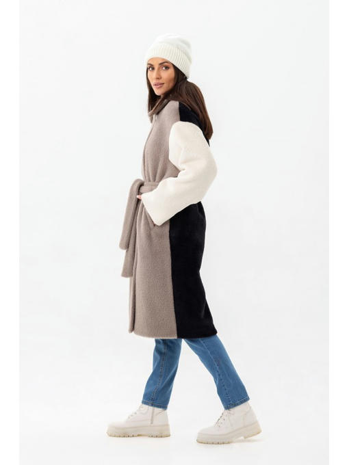 Женская вязаная шапка с отворотом молоко