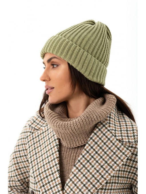 Стильная вязаная женская шапка фисташка — изображение 2