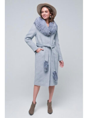 Пальто с мехом светло-серое