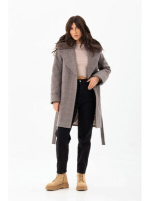 Стильное зимнее пальто коричневое